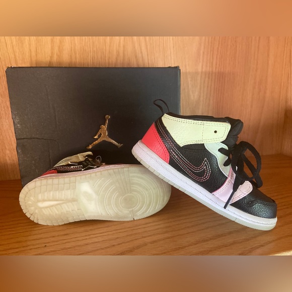 Jordan 1 Mid Glow-in-the-dark 9C - Picture 3 of 3